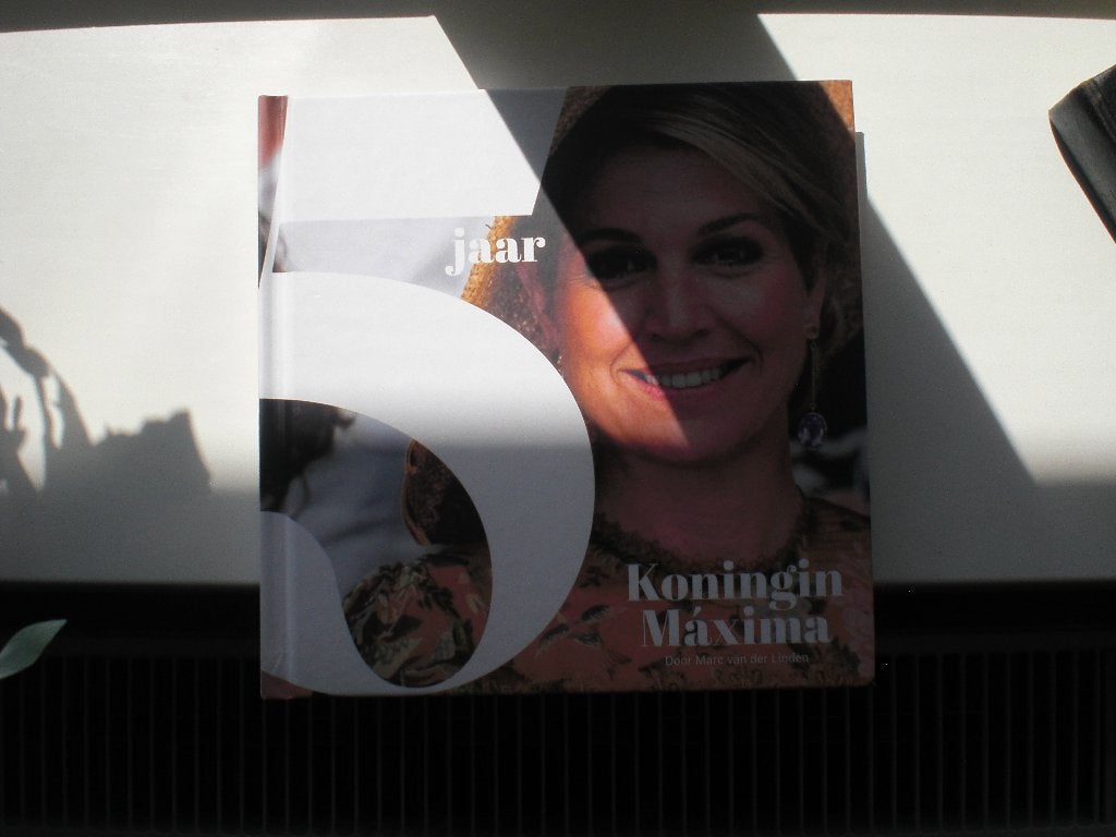 5 jaar Koningin Máxima -- Marc van der Linden., Ophalen of Verzenden, Zo goed als nieuw, Nederland, Tijdschrift of Boek