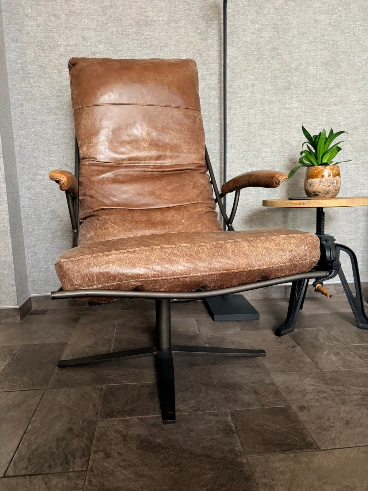 Industriële fauteuil, Huis en Inrichting, Fauteuils, 75 tot 100 cm, Ophalen of Verzenden, Zo goed als nieuw, 50 tot 75 cm