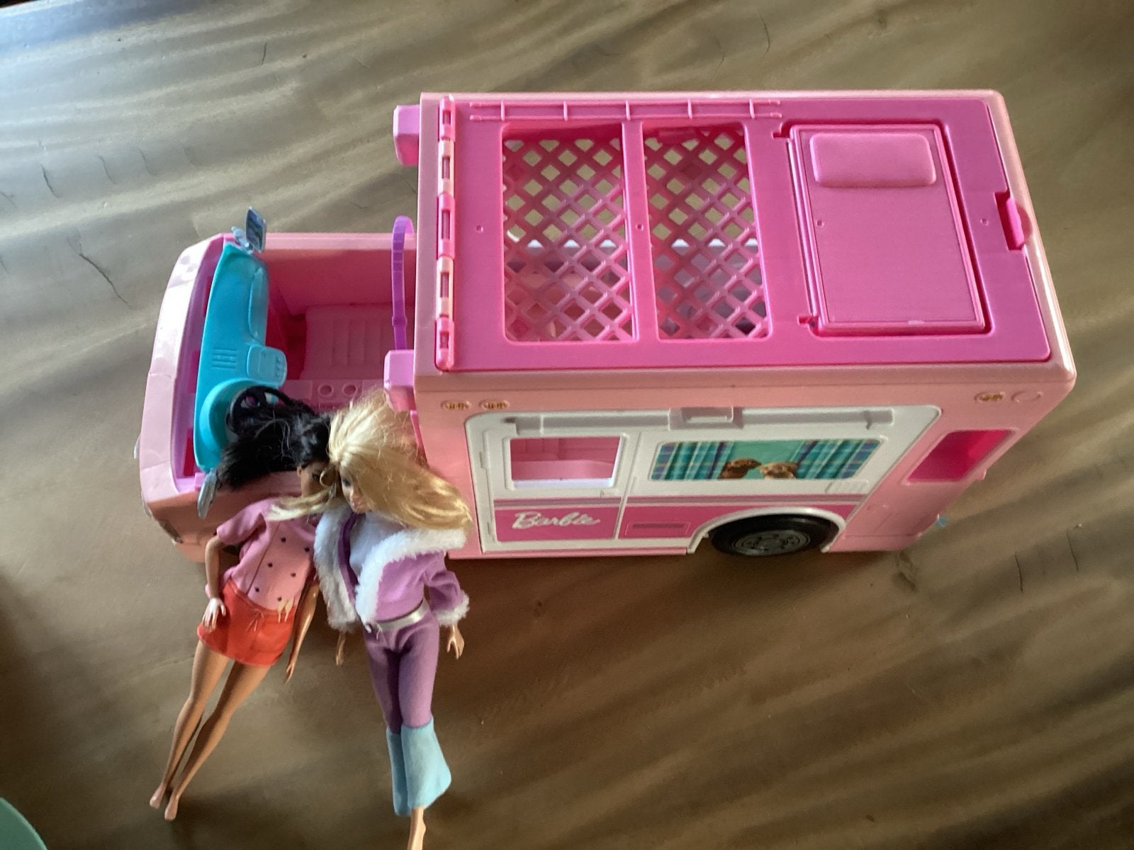 Barbie camper met twee Barbiepoppen, Kinderen en Baby's, Ophalen of Verzenden, Gebruikt, Barbie