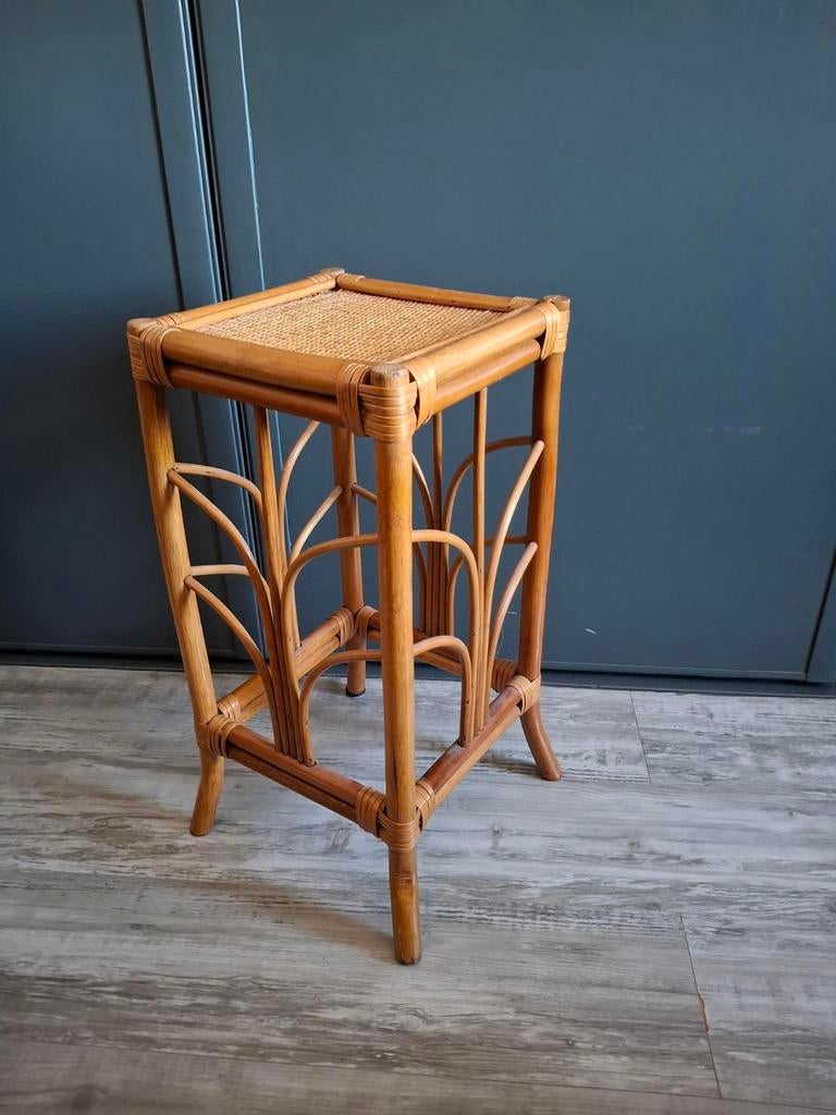 Bamboe tafeltje - planten tafel - meubel, Huis en Inrichting, Krukjes, Ophalen of Verzenden, Hout