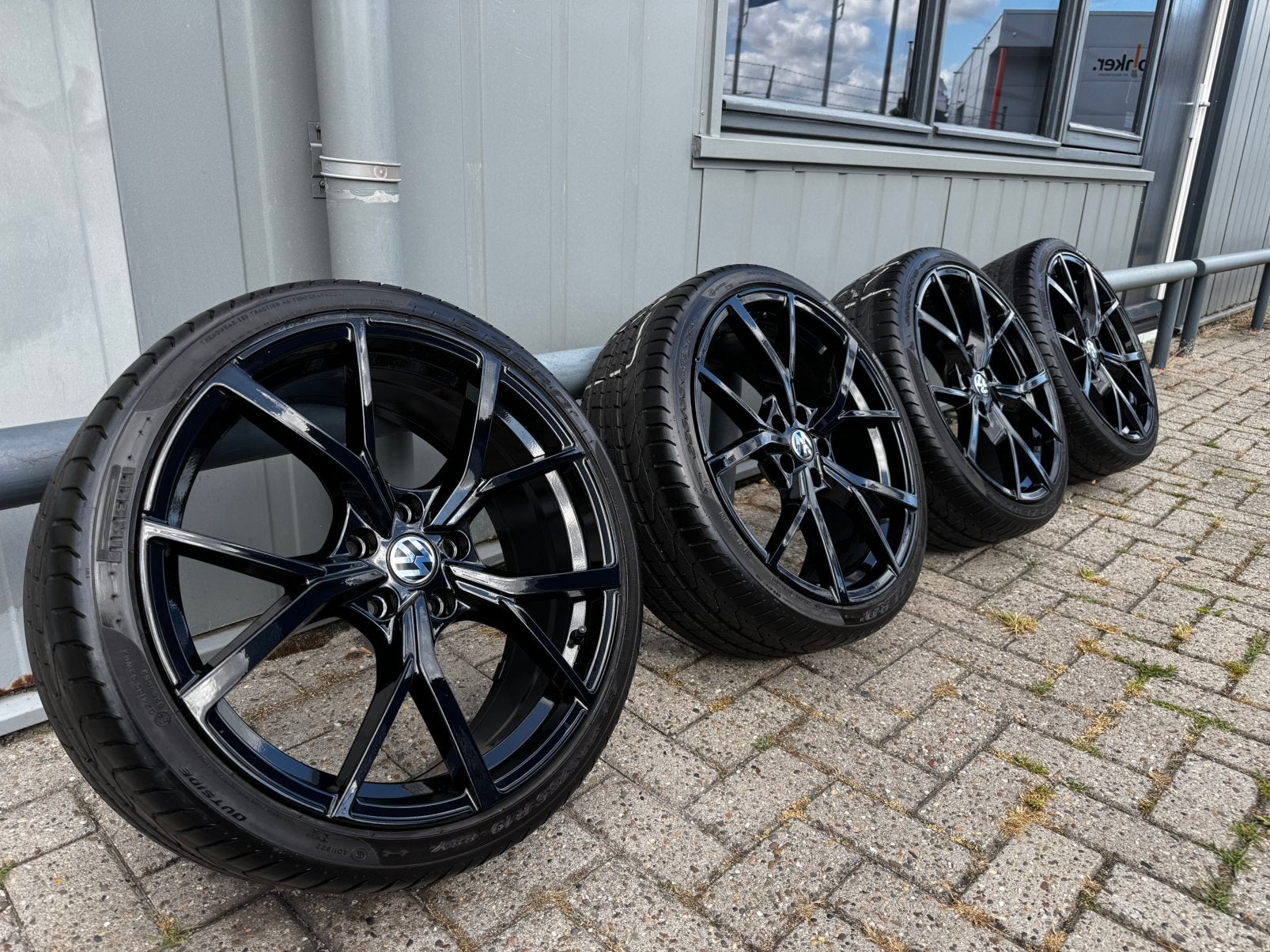 VW Estoril rep 19 inch Pirelli P Zero incl montage, Banden en Velgen, Personenwagen, Gereviseerd, Ophalen