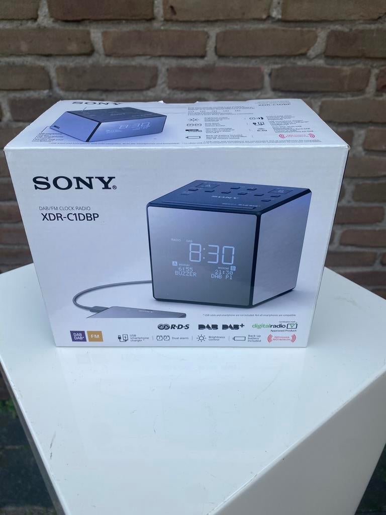 Sony XDR-C1DBP, een wekkerradio met digitale radio-ontvangst, Ophalen of Verzenden, Zo goed als nieuw