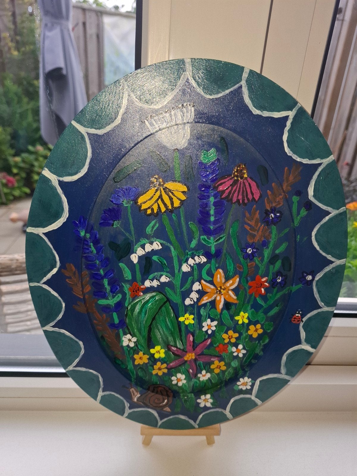 Schilderij met kleurrijke bloemen en slak, Antiek en Kunst, Hout, Handgeschilderd, Ophalen of Verzenden, Olieverf