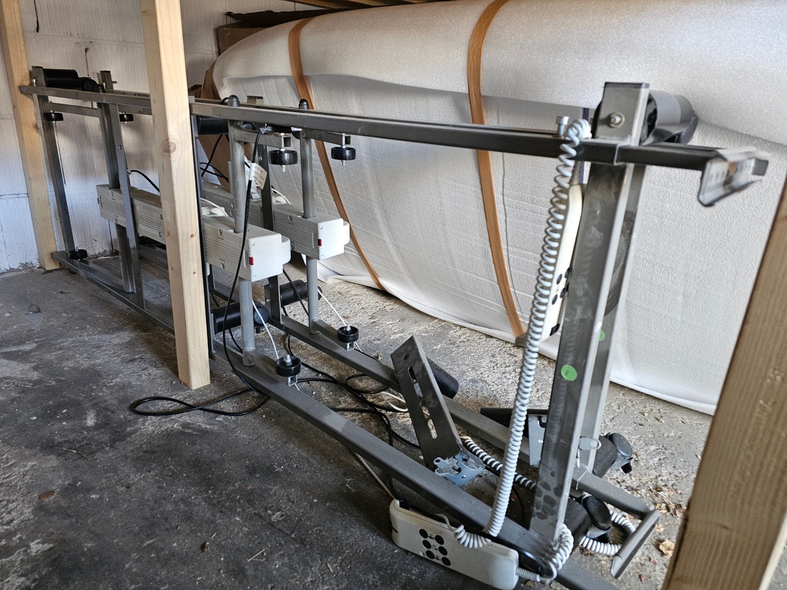 Elektrisch 2-persoons bedonderstel met boxspring & matrassen, Ophalen, Nvt1, Nvt2, Tweepersoons