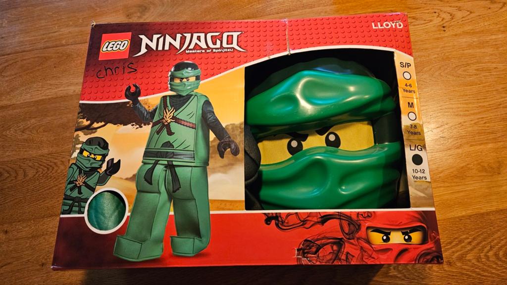 Lego Ninjago Lloyd kostuum - Maat L/G (10-12 jaar), Kinderen en Baby's, Carnavalskleding en Verkleedspullen, Verzenden, Zo goed als nieuw
