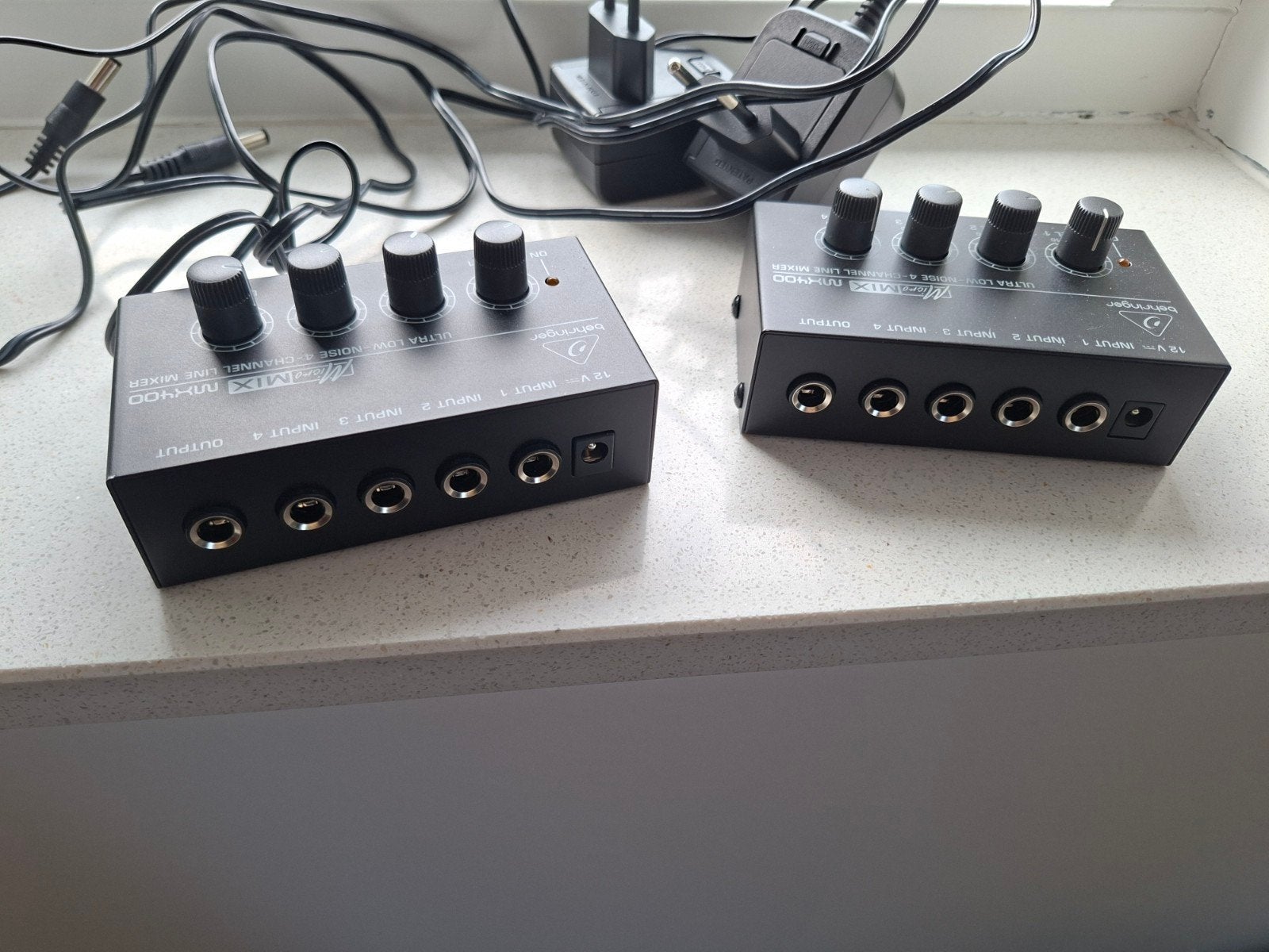2x Behringer MX400, Ophalen of Verzenden, Zo goed als nieuw, Minder dan 5 kanalen, Microfooningang