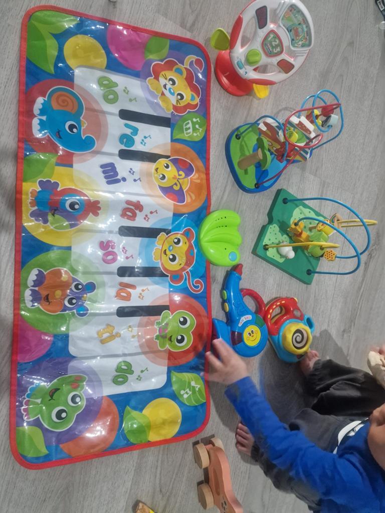 Grote set babyspeelgoed: pianomat, stuur, kralen en meer, Ophalen of Verzenden, Gebruikt, Overige typen, Met licht