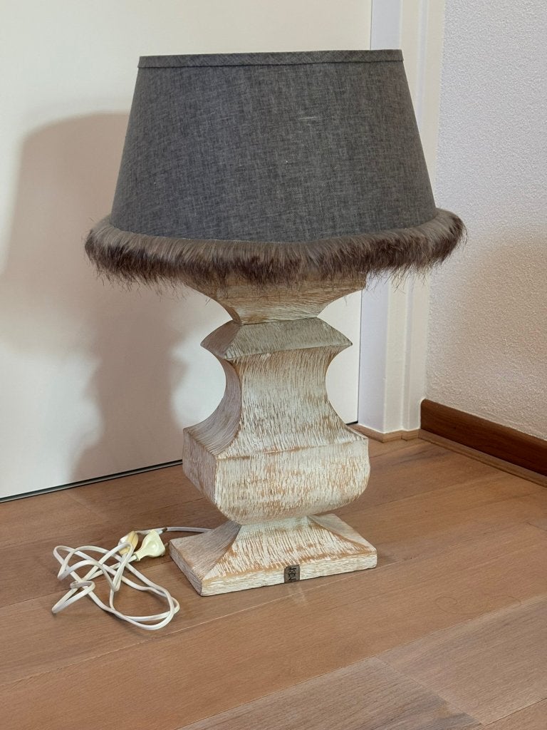 Rivièra Maison tafellamp met grijze kap en houten voet, Ophalen, Gebruikt, Riviera Maison, Met kap