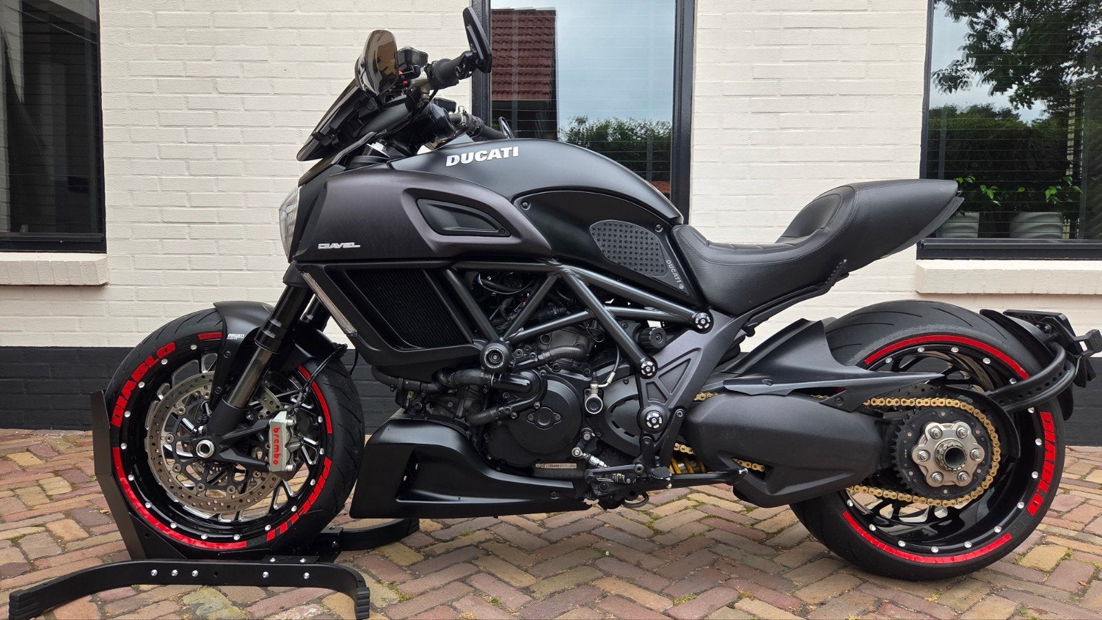 Ducati Diavel Carbon 2015 in topstaat + Marchesini velgen, Motoren, 2 cilinders, 1198 cc, Gebruikt, Meer dan 35 kW