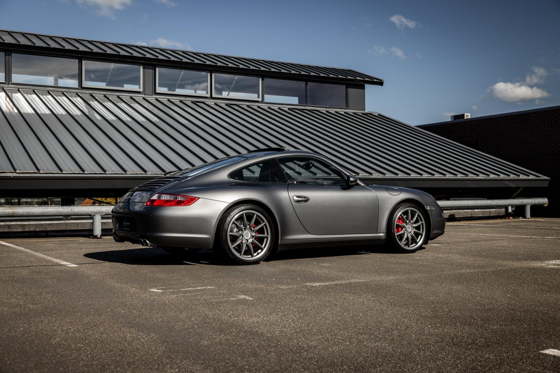 Porsche 911 3.8 Carrera 4S (355pk) 100% dealer onderhouden, Auto's, 1490 kg, Gebruikt, 4 stoelen, Leder