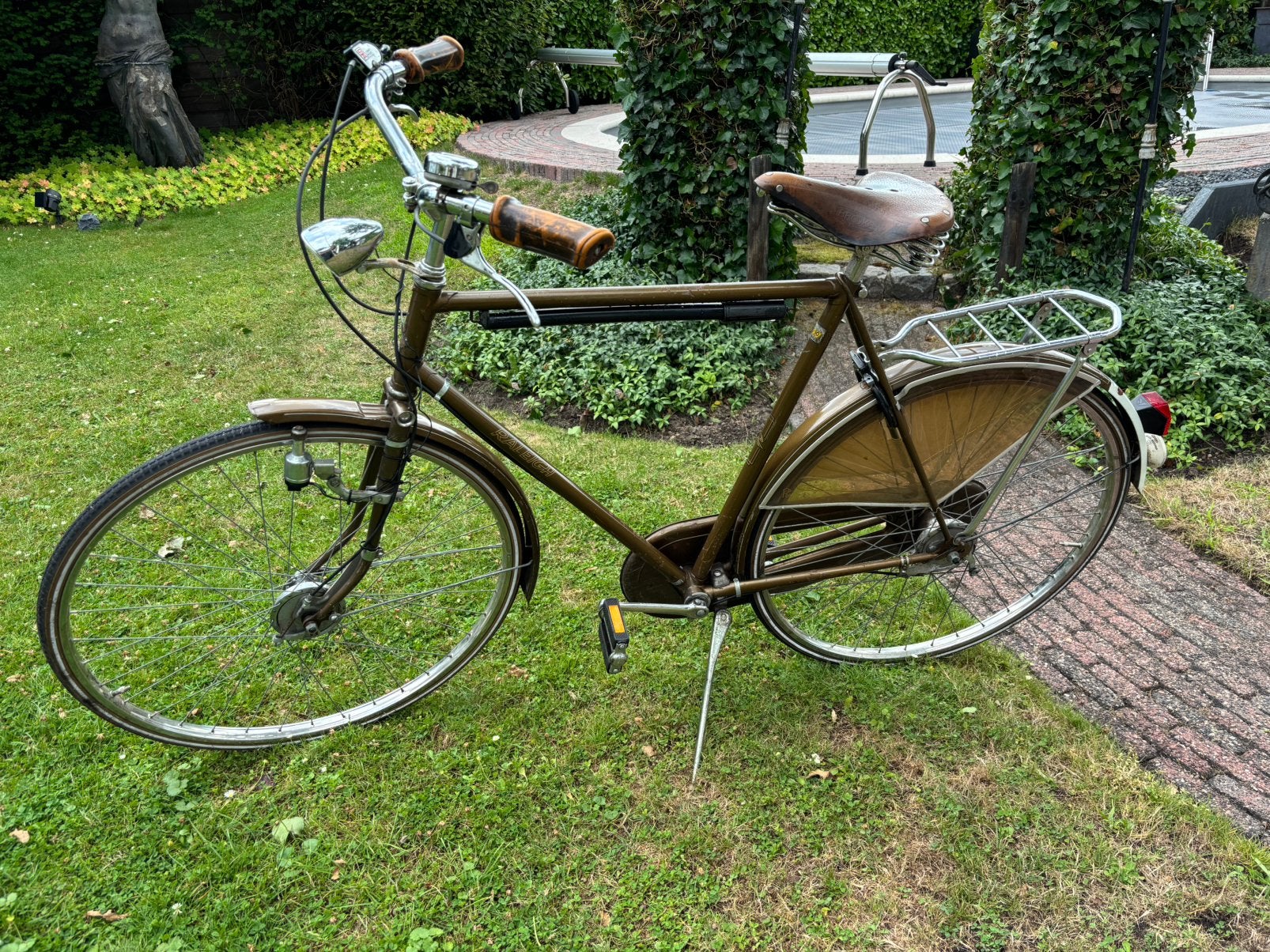 Vintage Raleigh herenfiets met slot en licht, Fietsen en Brommers, Gebruikt, Versnellingen, 57 tot 61 cm, Trommelrem