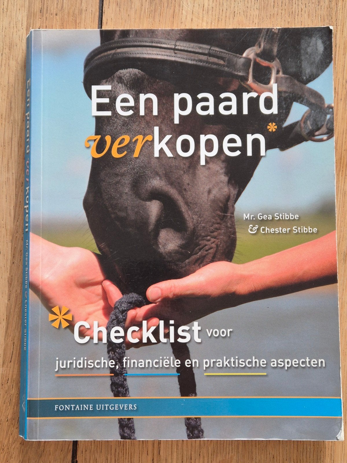 Een paard (ver)kopen boek - Mr. Gea Stibbe & Chester Stibbe, Ophalen of Verzenden, Zo goed als nieuw, Paarden of Pony's