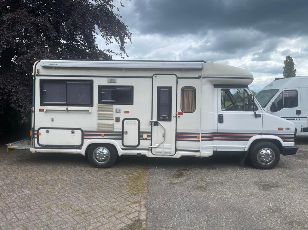 Burstner T620 vastbed 114000 kilometer !!!!, Particulier, Tot en met 4, Half-integraal
