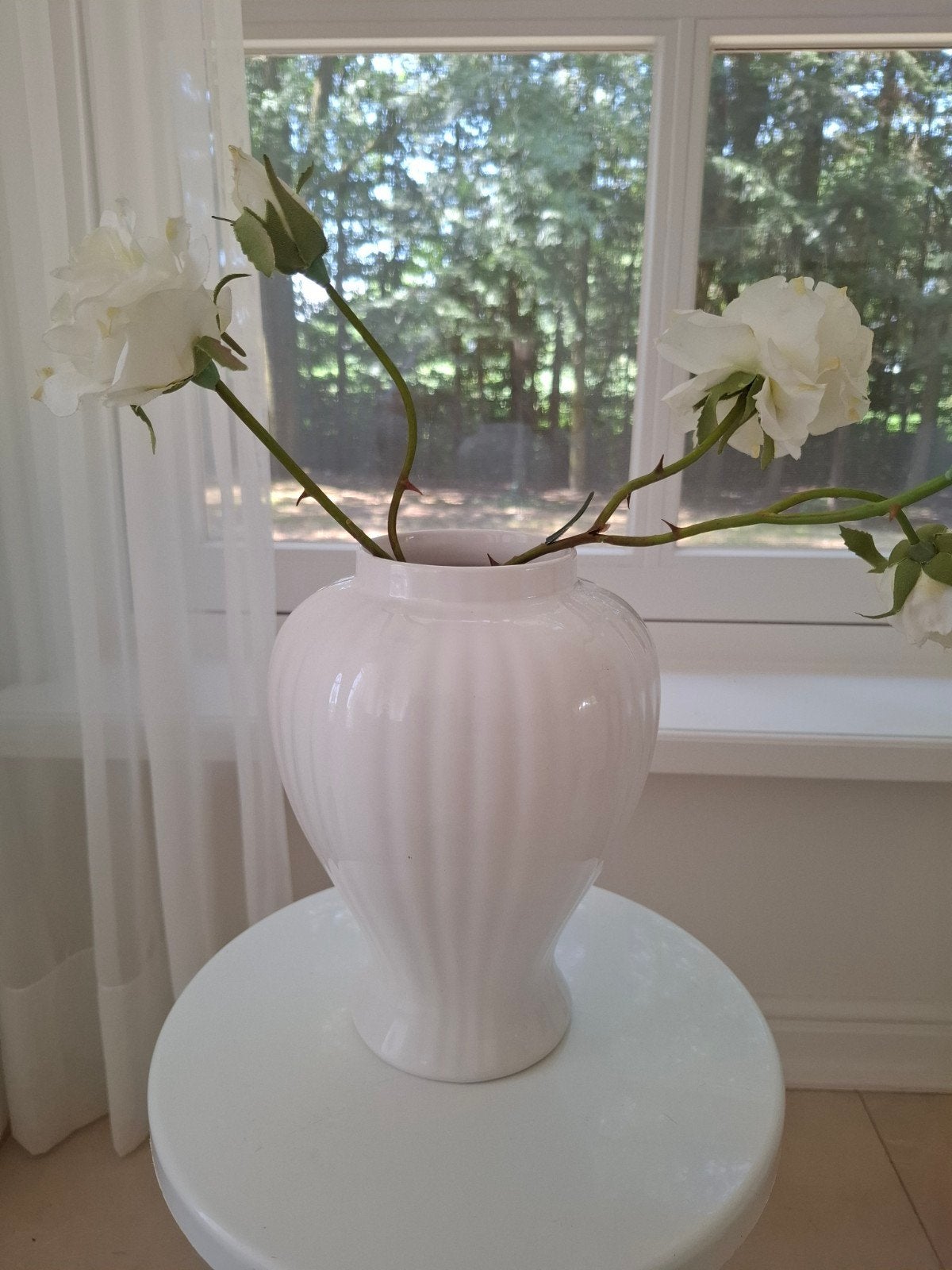 vintage delft holland witte vaas. yme Bakker, Sneek, Overige materialen, Wit, 25 cm, Ophalen of Verzenden