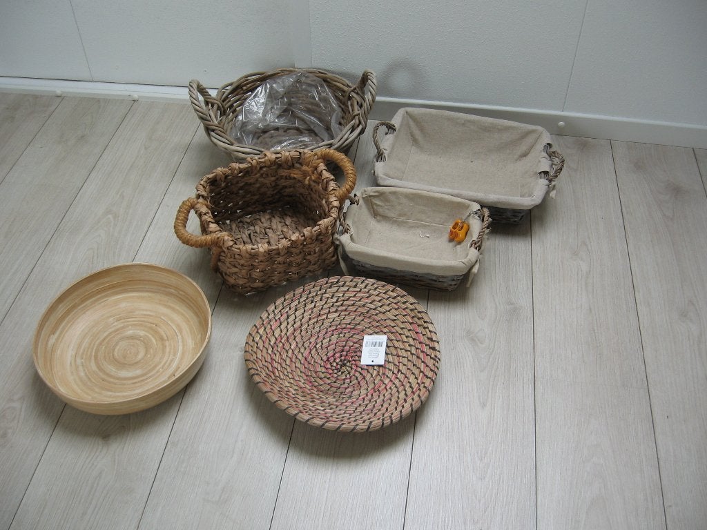 6 rieten manden schalen verschillende maten €20,00 ., Ophalen of Verzenden, Zo goed als nieuw, Rond, Riet