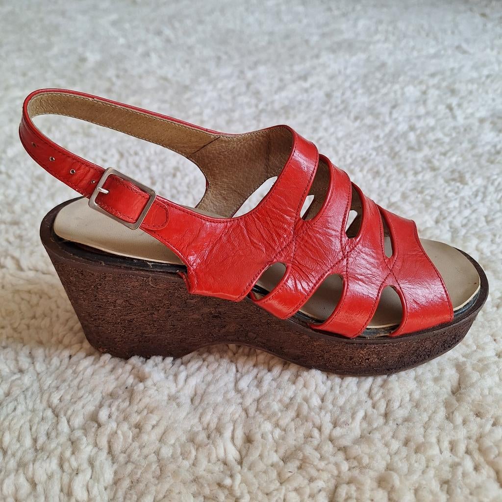 Vintage sandalen rood maat 36, Kleding | Dames, Schoenen, Ophalen of Verzenden, Zo goed als nieuw, Rood, Sandalen of Muiltjes