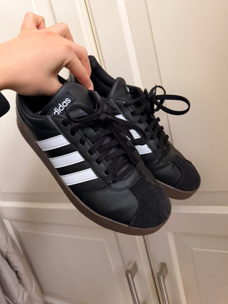 Schoenen Adidas, Kleding | Dames, Schoenen, Ophalen of Verzenden, Zo goed als nieuw, Sneakers of Gympen