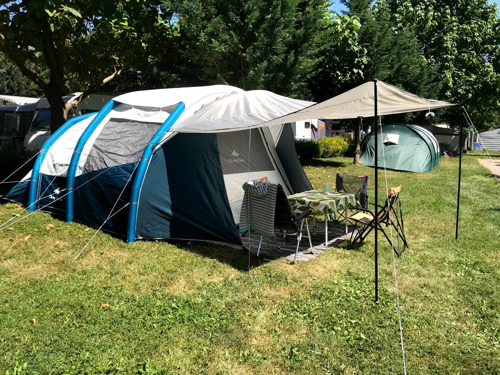 Complete kampeeruitrusting met 5-persoons tent T E. H U U R!, Ophalen, Zo goed als nieuw, Tot en met 5