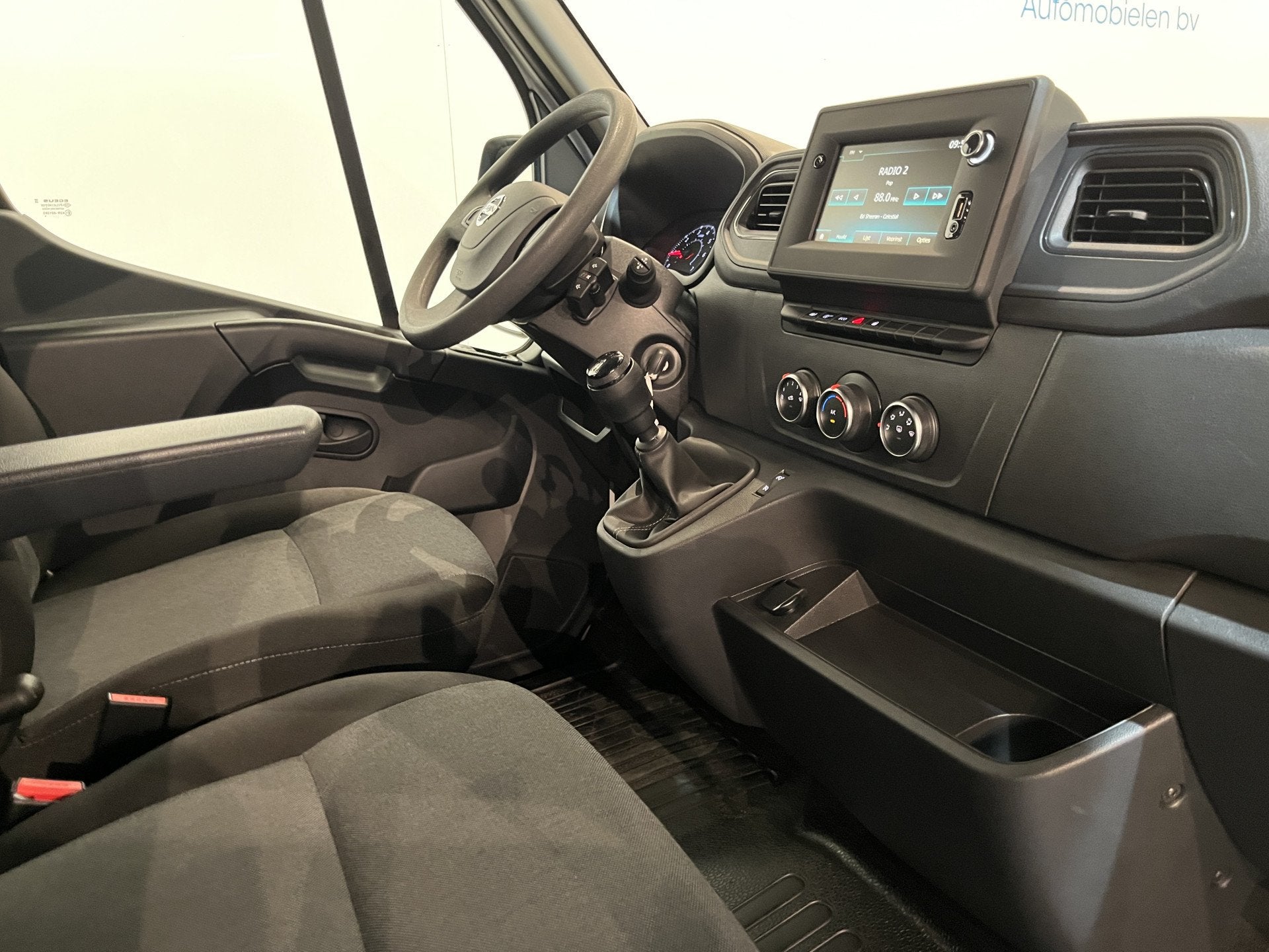 Nissan Interstar 2.3 L3 DC 145 PK / Open Laadbak / Dubbel Ca, 145 pk, Gebruikt, 4 cilinders, Met garantie (alle)