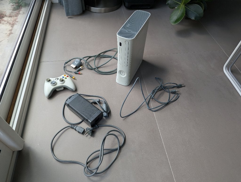 Xbox 360 Arcade wit, compleet met controller en kabels, Ophalen, Met 1 controller, Gebruikt, Met games