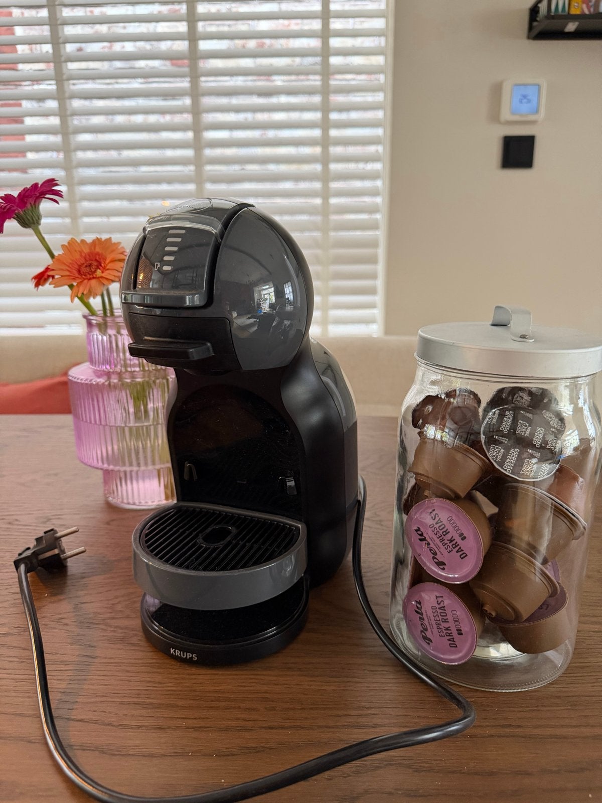 Krups Dolce Gusto koffiezetapparaat met glazen pot cups, Ophalen, Koffiepads en cups, Gebruikt, Koffiemachine