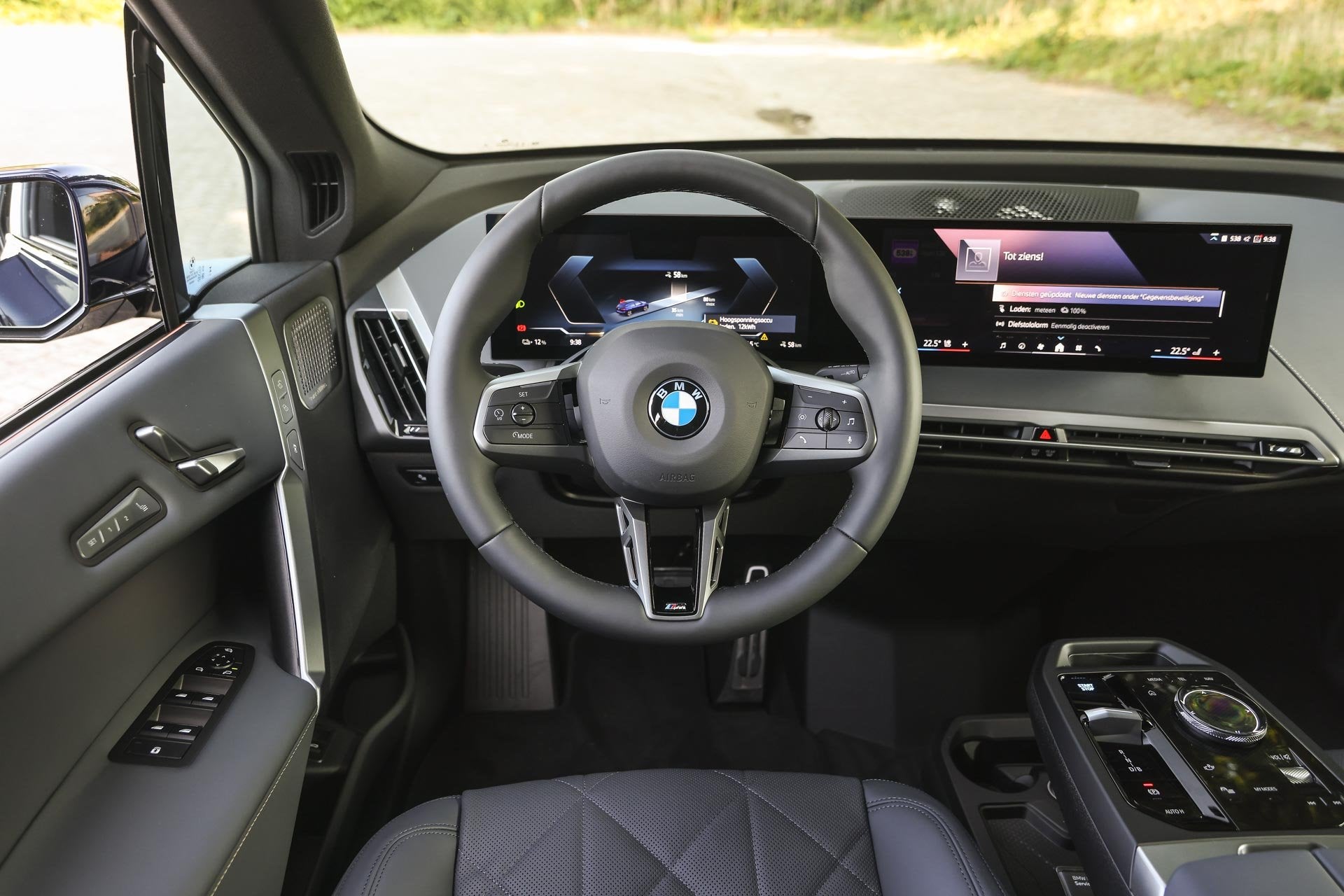 BMW iX xDrive60 M Sport / Panoramadak / Trekhaak / Stoelvent, Auto's, Automaat, Dealer onderhouden, Start-stop-systeem, Huisgarantie