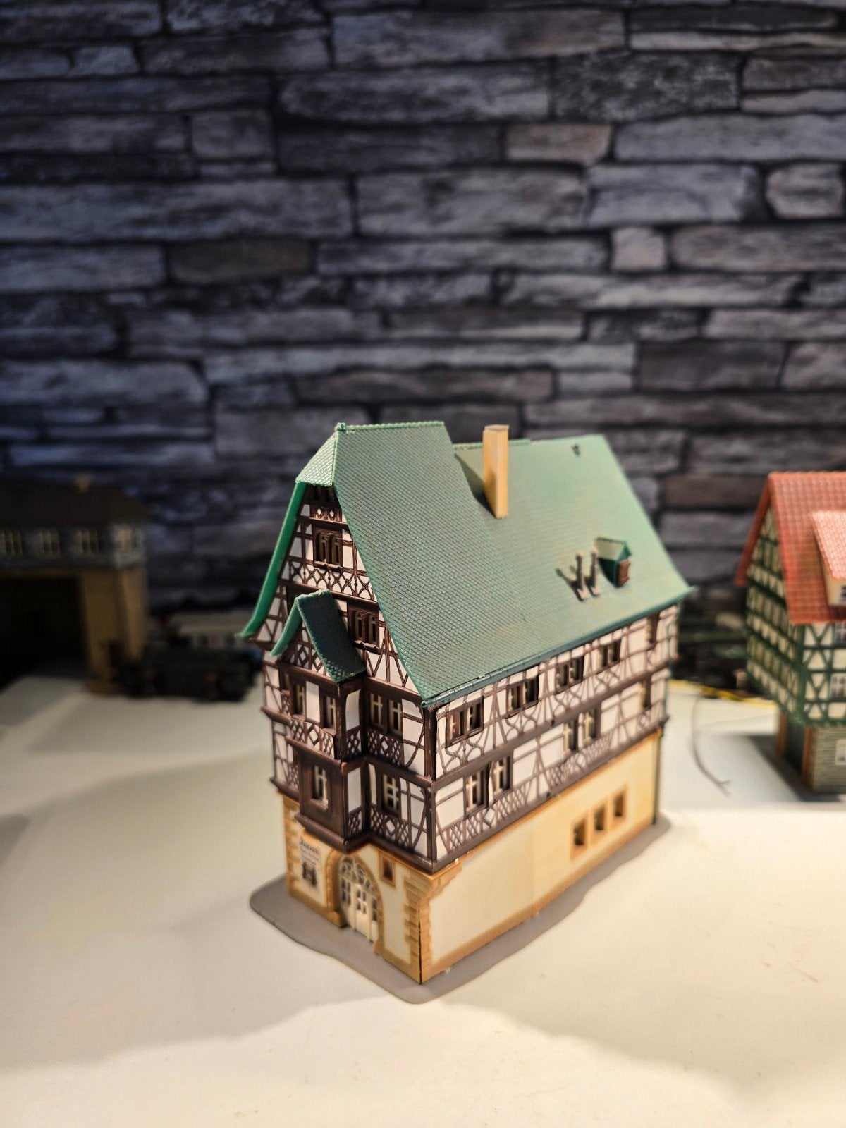 vakwerkhuis Gasthof Riesen N spoor modeltrein 1:160, Overige merken, Gebruikt, Gelijkstroom of Wisselstroom, Brug, Tunnel of Gebouw