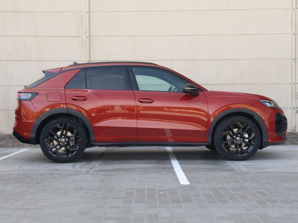 Volkswagen T-Roc R-Line First Edition 1.5 eTSI 150 PK | Navi, 1374 kg, Stof, 1498 cc, 4 cilinders