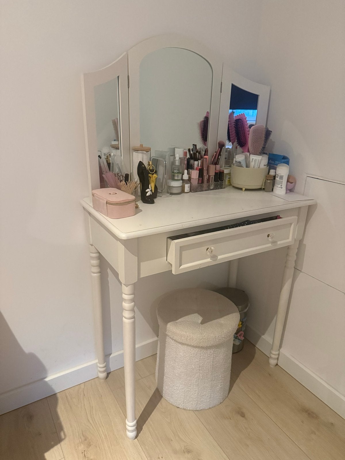 Witte make-up tafel met spiegel en lade, Huis en Inrichting, Tafels | Kaptafels, Ophalen, Gebruikt, 100 tot 150 cm, 50 tot 100 cm