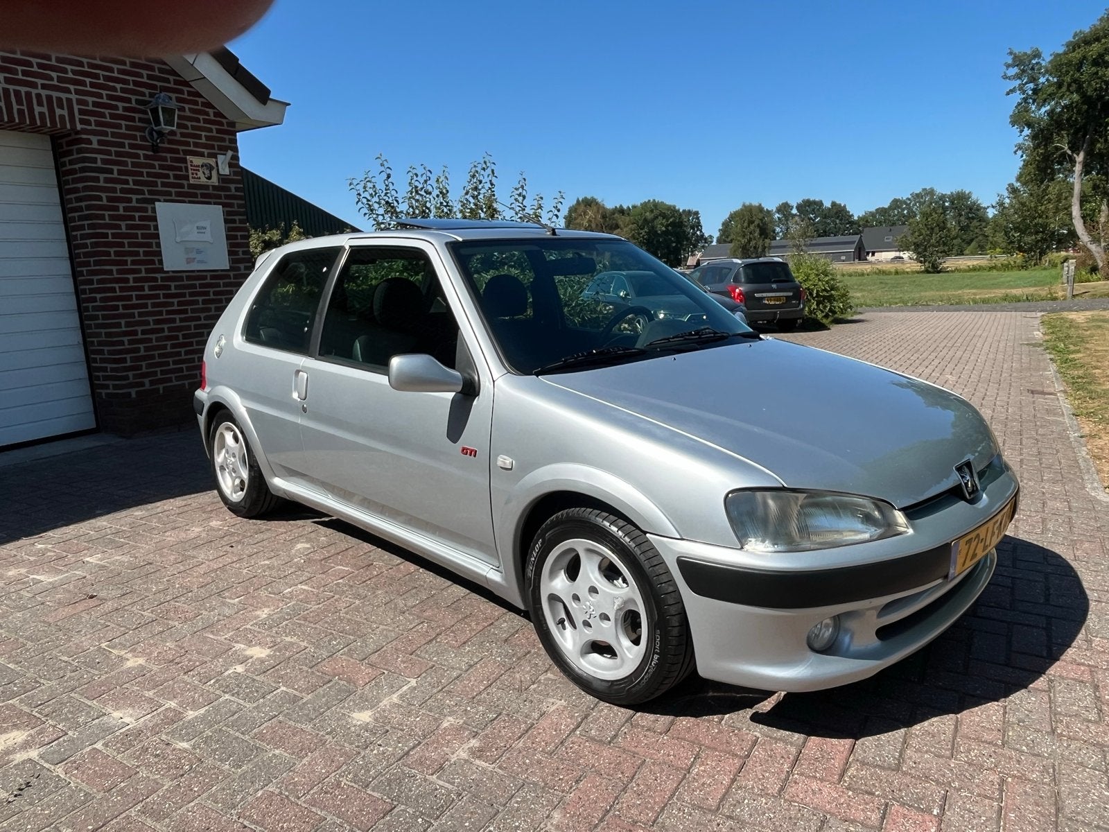 Peugeot 106 1.6 16V GTI 3DR 2003 nwe distributie, olie & apk, Voorwielaandrijving, Stof, 4 cilinders, 400 kg