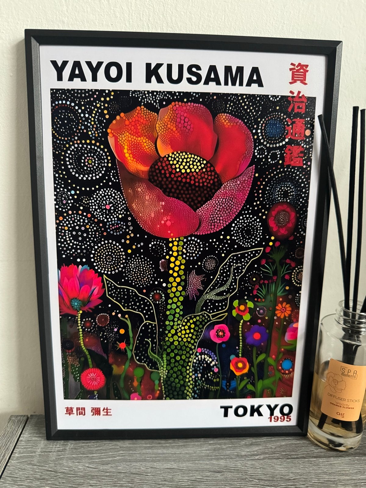 Yayoi Kusama Poster 21x30cm ingelijst nieuw, Minder dan 50 cm, Nieuw, Ophalen of Verzenden, Foto of Poster