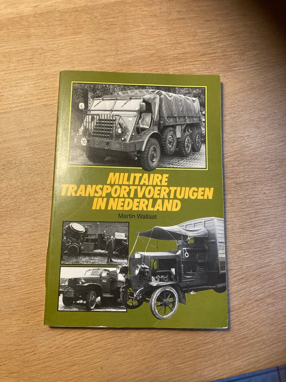 Militaire Transportvoertuigen in Nederland - Martin Wallast, Boeken, Ophalen of Verzenden, 1945 tot heden, Gelezen, Landmacht