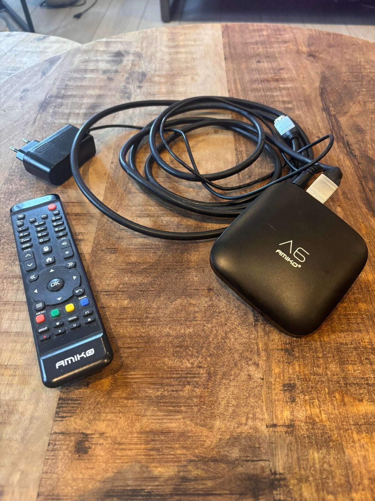 Amiko A6 te koop, Ophalen of Verzenden, Zo goed als nieuw, Minder dan 2 meter, HDMI-kabel