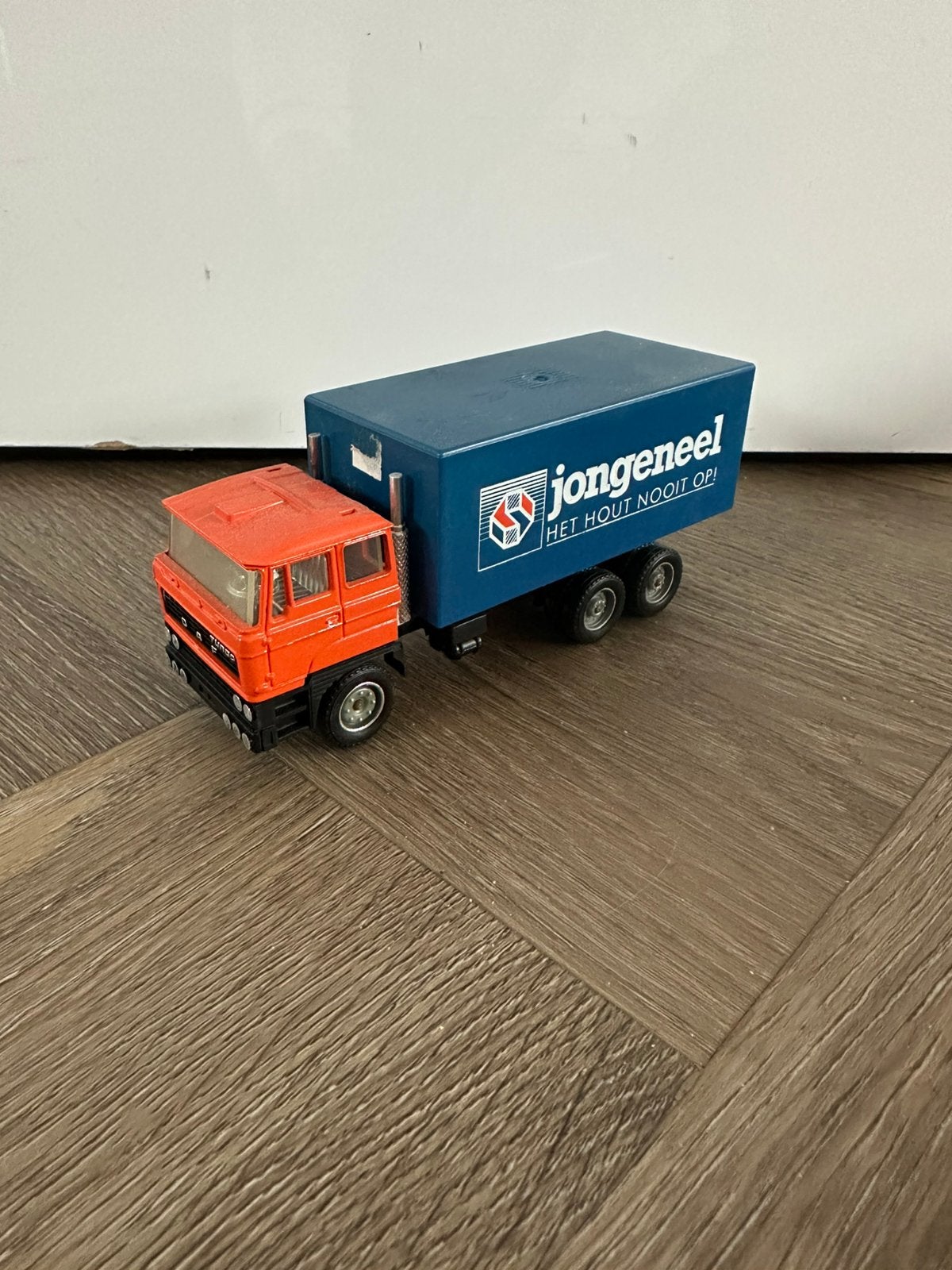 DAF F2800 vrachtwagen met een oplegger tonergam, Hobby en Vrije tijd, Ophalen of Verzenden, Zo goed als nieuw, Bus of Vrachtwagen