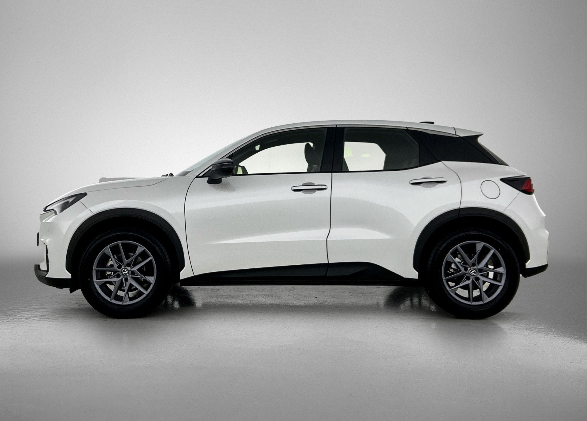 Lexus LBX Business Line 2WD | Stoel & Stuurverwarming | Park, 12 maanden, Wit, 1490 cc, Bedrijf