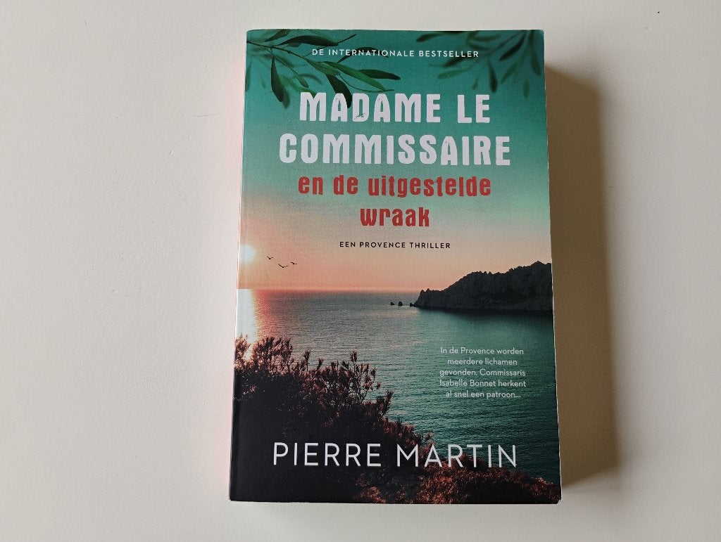 Boek madame le commissaire en de uitgestelde wraak P. Martin, Ophalen of Verzenden, Gelezen