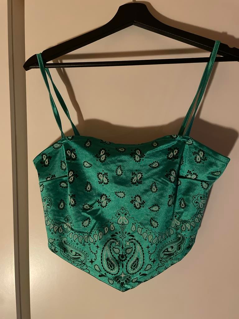 FB Sister crop top., Maat 38/40 (M), Ophalen of Verzenden, Zo goed als nieuw, Zonder mouw
