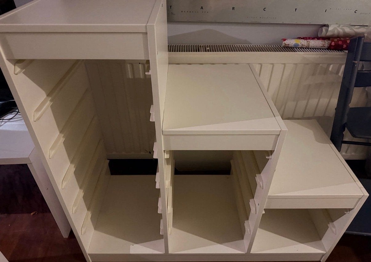 Witte opbergkast ikea trofast met gebruiksporen, Huis en Inrichting, Ophalen, Met plank(en), Gebruikt, 100 tot 150 cm