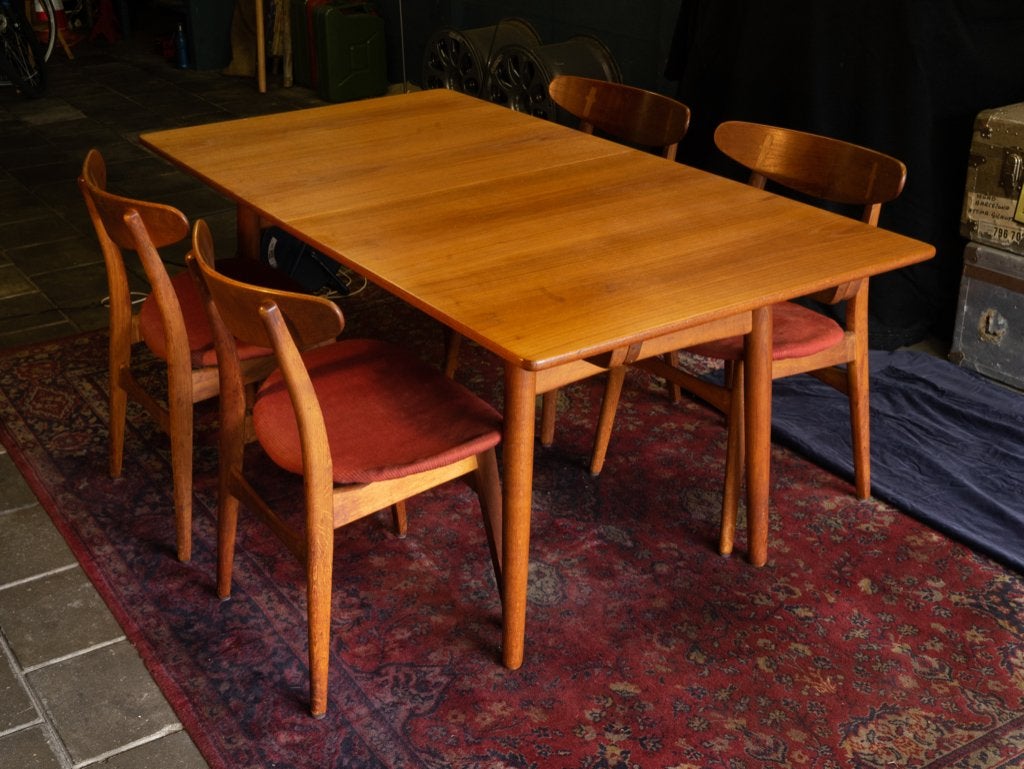 Hans J. Wegner Design Klassieker., Eikenhout, Zo goed als nieuw, 150 tot 200 cm, Vier personen