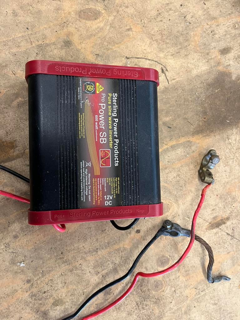 Sterling  Omvormer  600  W, Caravans en Kamperen, Ophalen of Verzenden, Zo goed als nieuw, Sterling, Nb
