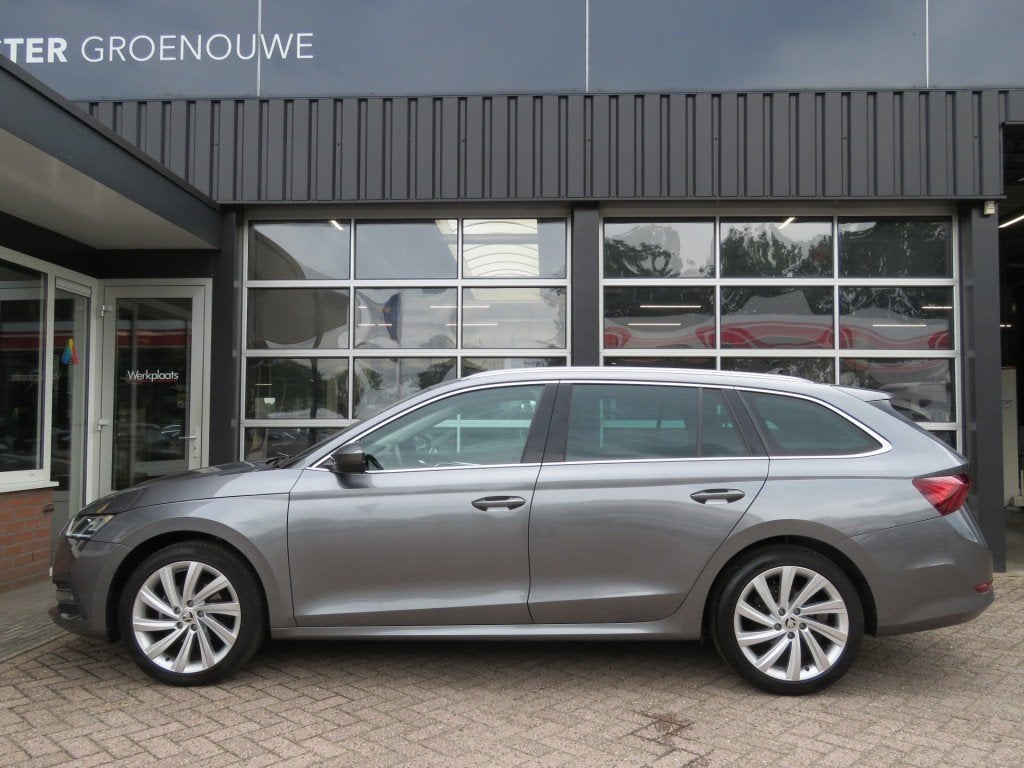 Skoda OCTAVIA 1.0 TSI Business Edition Plus / Pano / Trekhaa, Auto's, Startonderbreker, Gebruikt, Met garantie (alle), Handgeschakeld