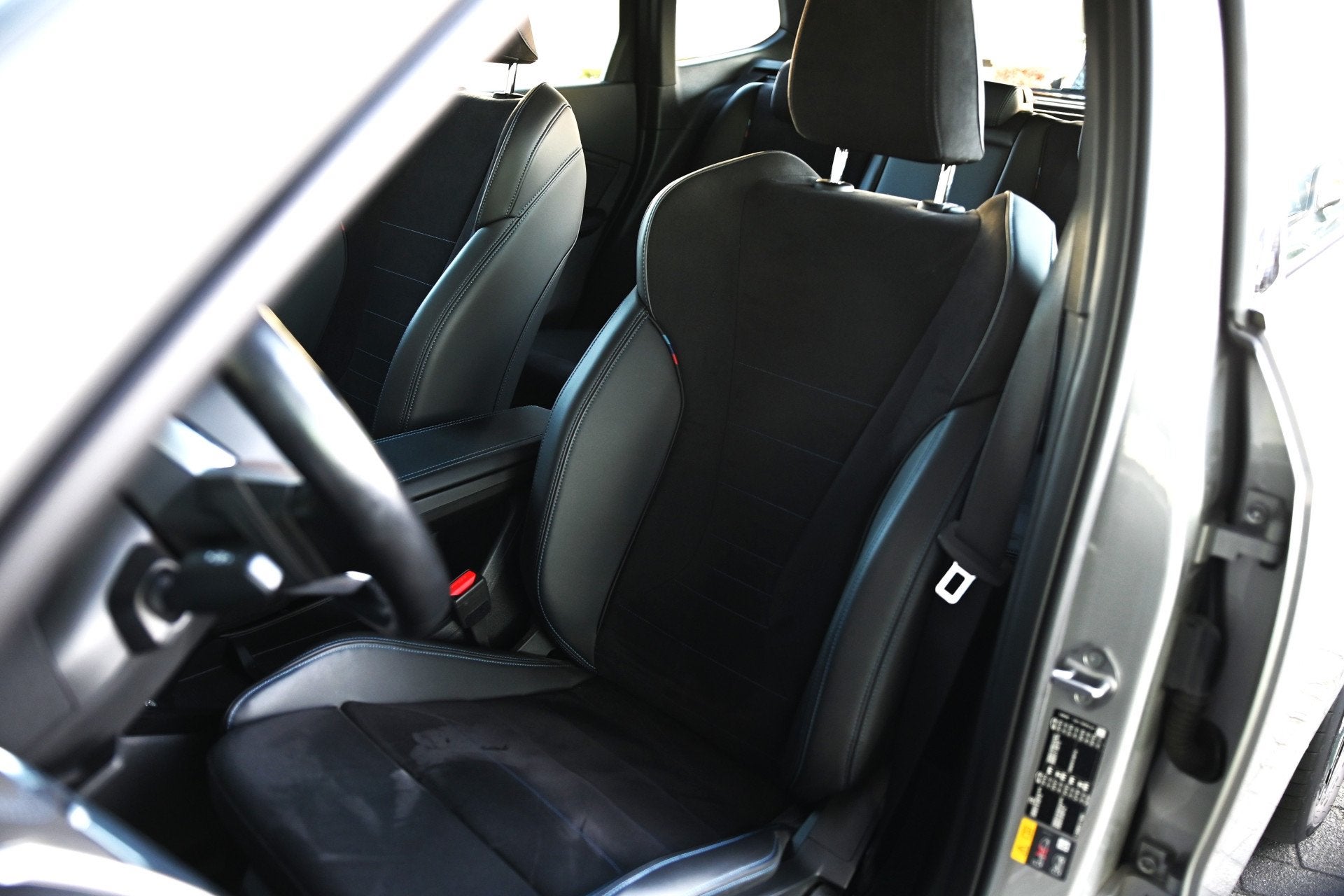 BMW X1 xDrive25e M Sport Automaat / Sportstoelen / Achteruit, Auto's, Dealer onderhouden, Gebruikt, Zwart, 245 pk