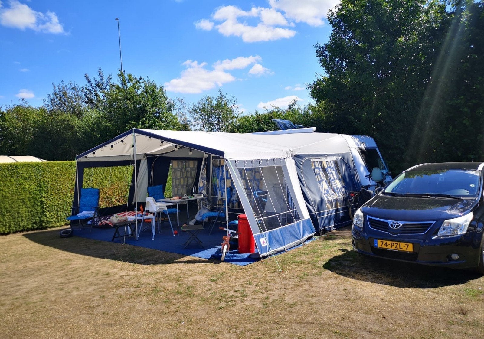 LMC Münsterland 495E + Mover en Cassetteluifel, Caravans en Kamperen, Caravans, Rondzit, Kachel, Particulier, Lengtebed