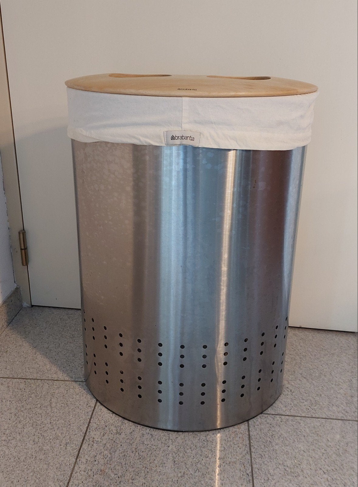 Brabantia RVS wasmand, Ophalen