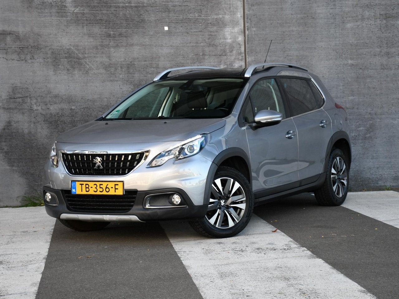 Peugeot 2008 Allure 1.2 PureTech 110pk PANO | 16''LM | CRUIS, Auto's, Gebruikt, 1199 cc, Bedrijf, Handgeschakeld