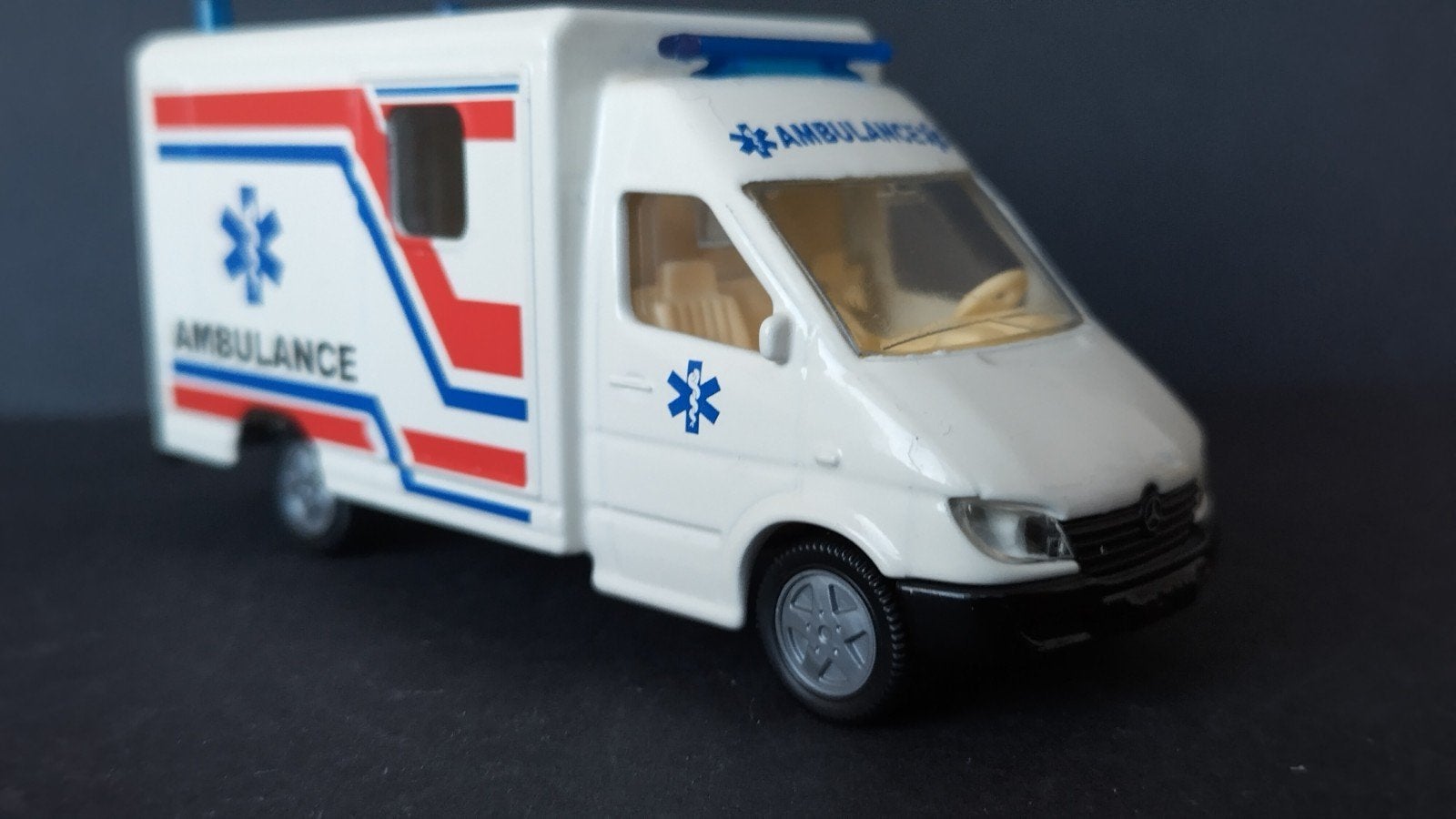 Mercedes Benz Sprinter Ambulance 1:55 Siku Pol, Auto, Verzenden, Zo goed als nieuw, Sieper