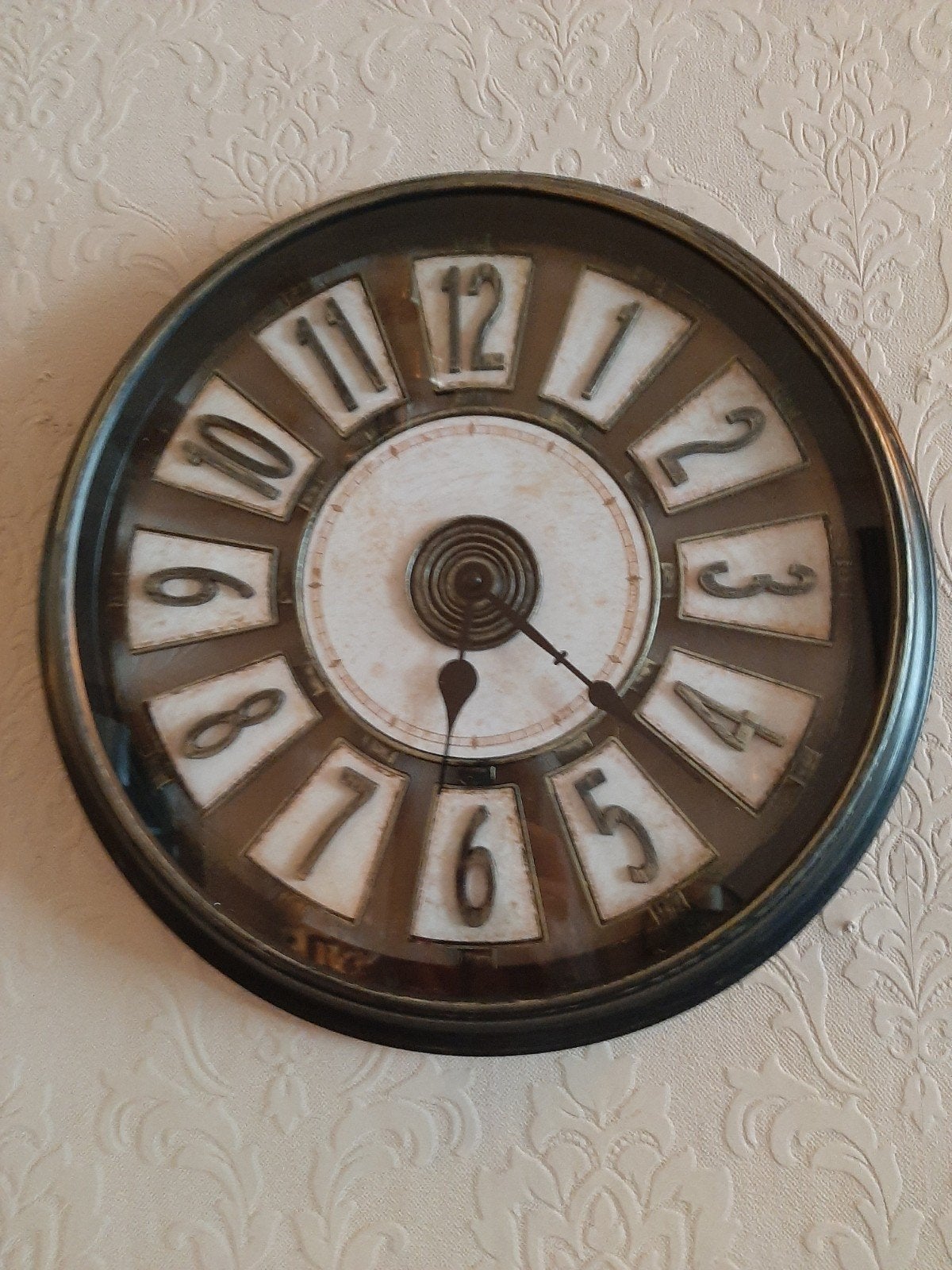 Mooie nieuwe analoge wandklok in zwart, Huis en Inrichting, Woonaccessoires | Klokken, Wandklok, Analoog, Nieuw, Ophalen of Verzenden