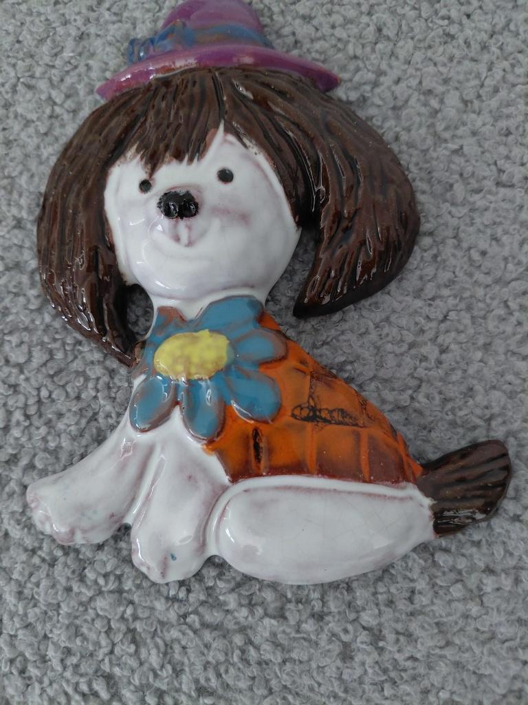 Muurdecoratie - Plaquet van Yann - Amphora - hond, Antiek en Kunst, Curiosa en Brocante, Ophalen of Verzenden