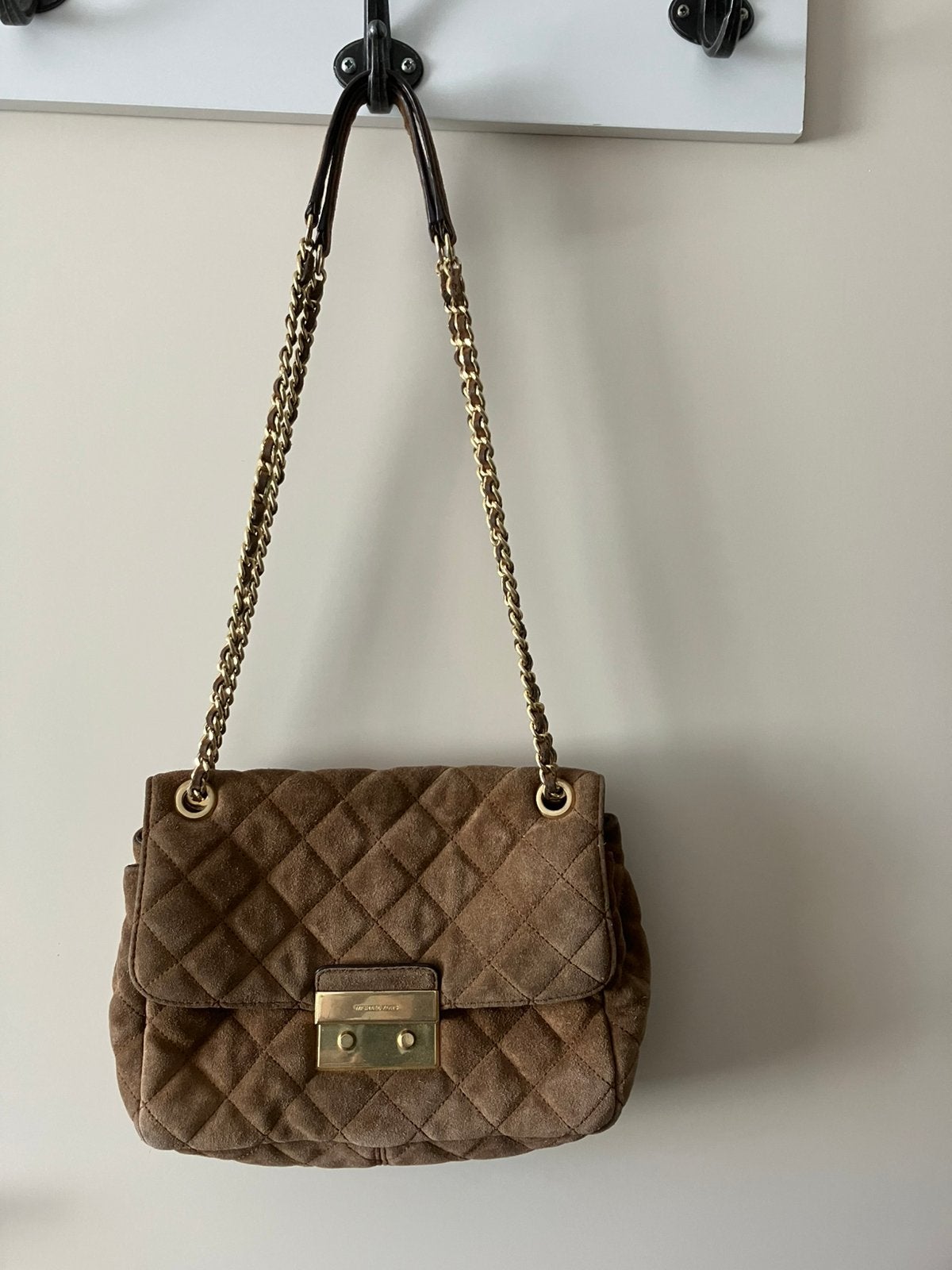 Micheal Kors Suède Tas, Sieraden, Tassen en Uiterlijk, Tassen | Damestassen, Ophalen of Verzenden, Gebruikt, Bruin, Schoudertasje