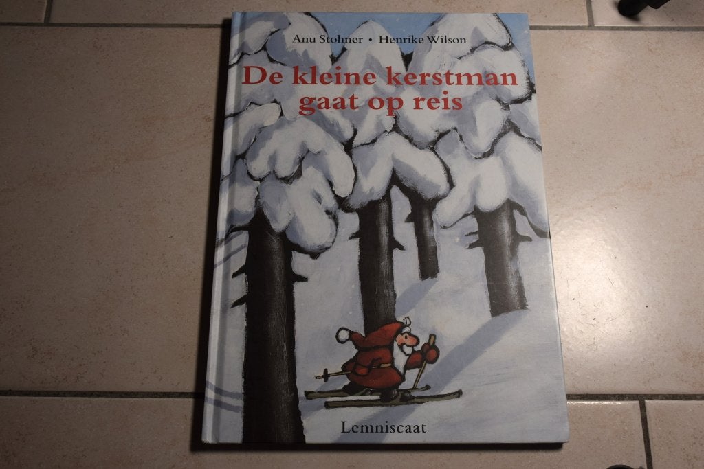 De kleine kerstman gaat op reis / Anu Stohner, Ophalen of Verzenden, Gelezen, Fictie algemeen, Voorleesboek